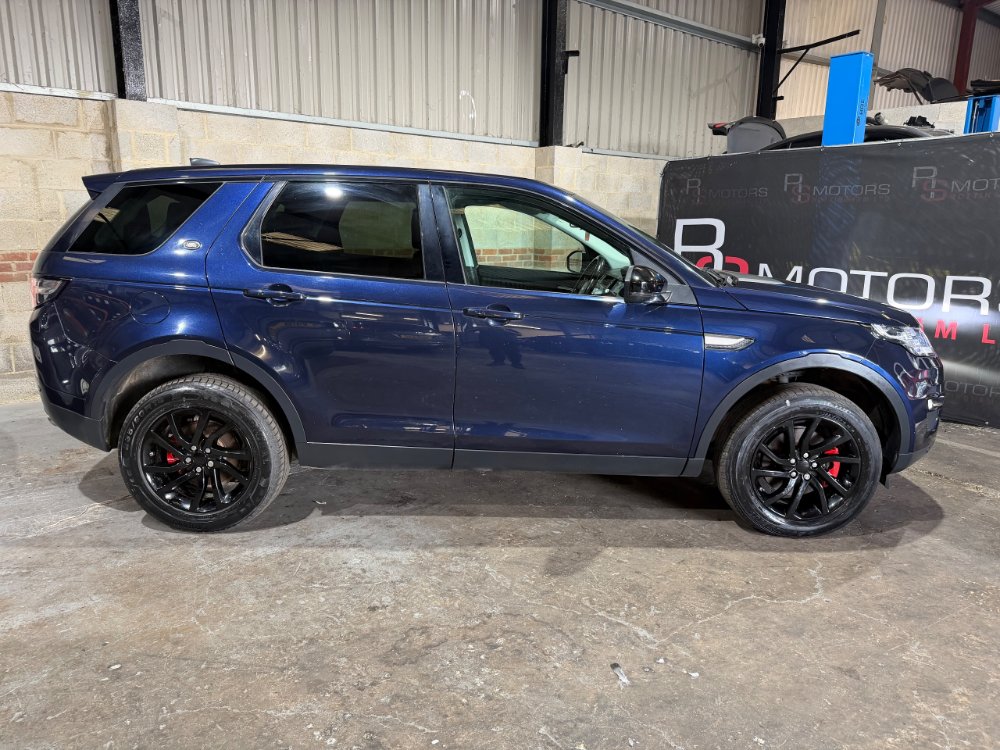 Blue Land Rover Discovery Sport 2.0 TD4 SE Tech SUV 5dr Diesel Manual 4WD Euro 6 s/s 180 ps