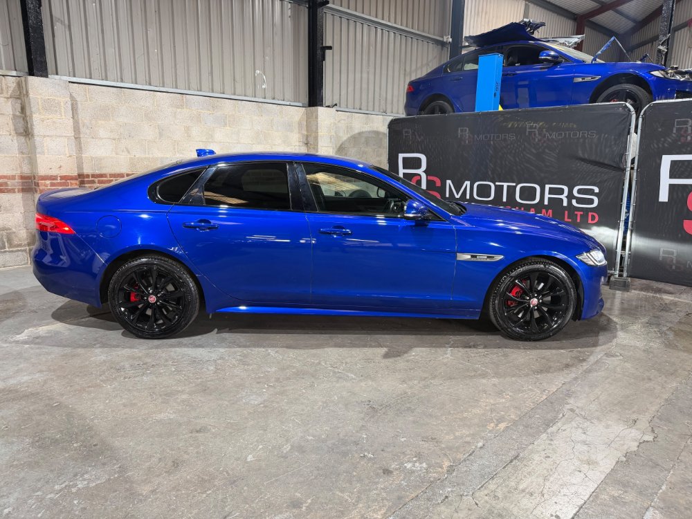 Blue Jaguar XF 2.0d R-Sport Saloon 4dr Diesel Auto Euro 6 s/s 180 ps