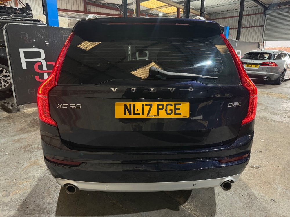 Blue 2017 Volvo XC90 2.0 D5 PowerPulse Momentum SUV 5dr Diesel Auto 4WD Euro 6 s/s 235 ps in Nottingham