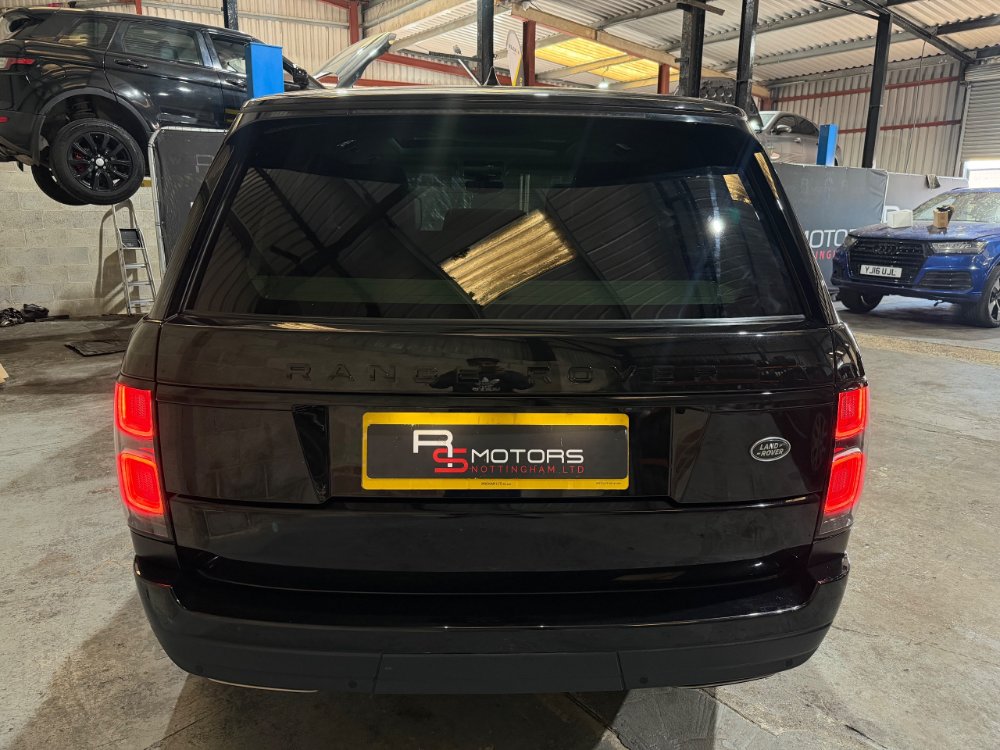 Black 2021 Land Rover Range Rover 3.0 D300 MHEV Vogue SE SUV 5dr Diesel Auto 4WD Euro 6 s/s 300 ps in Nottingham