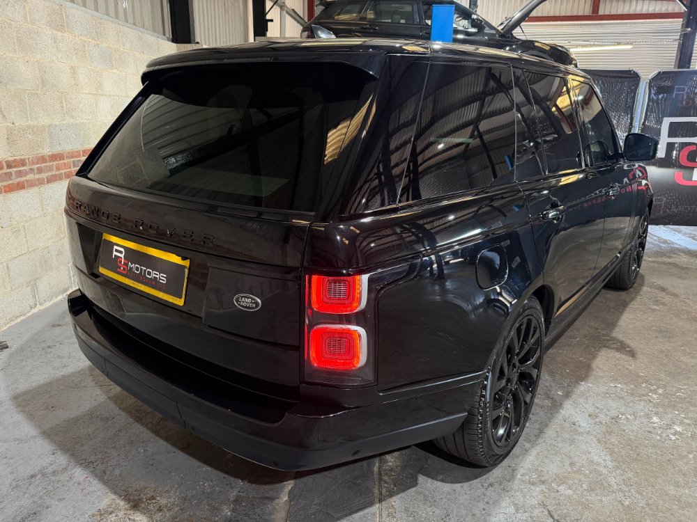 Land Rover Range Rover 3.0 D300 MHEV Vogue SE SUV 5dr Diesel Auto 4WD Euro 6 s/s 300 ps for sale in Nottingham