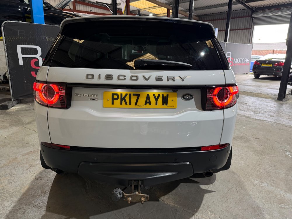 White 2017 Land Rover Discovery Sport 2.0 TD4 HSE SUV 5dr Diesel Auto 4WD Euro 6 s/s 180 ps in RS Motors Nottingham Ltd