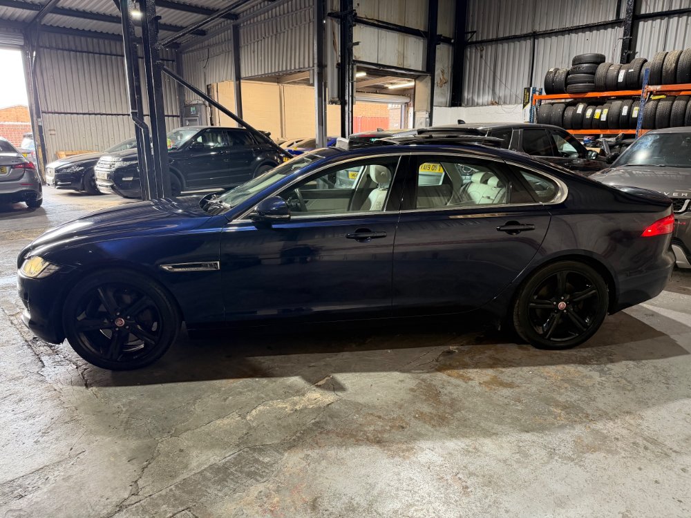 2015 Jaguar XF Saloon 2.0d Portfolio Saloon 4dr Diesel Auto Euro 6 s/s 180 ps