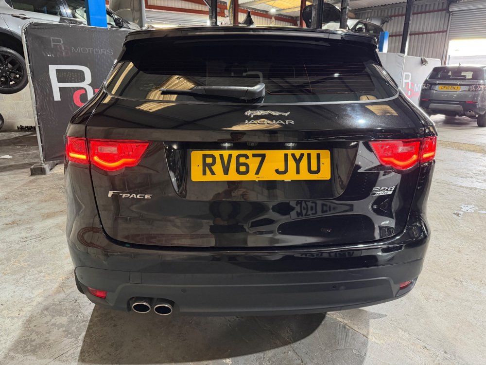 Black 2017 Jaguar F-Pace 2.0 D180 R-Sport SUV 5dr Diesel Auto AWD Euro 6 s/s 180 ps in Nottingham