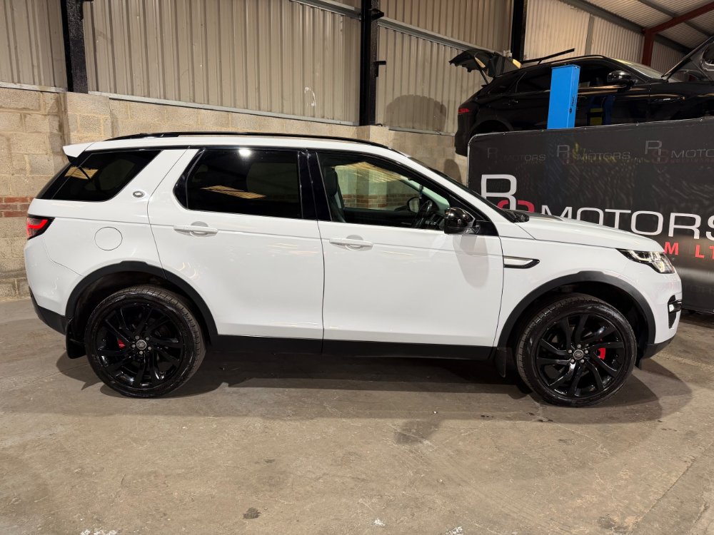 White Land Rover Discovery Sport 2.0 TD4 HSE SUV 5dr Diesel Auto 4WD Euro 6 s/s 180 ps