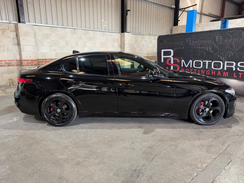 Black Alfa Romeo Giulia 2.2 TD Speciale Saloon 4dr Diesel Auto Euro 6 s/s 180 ps