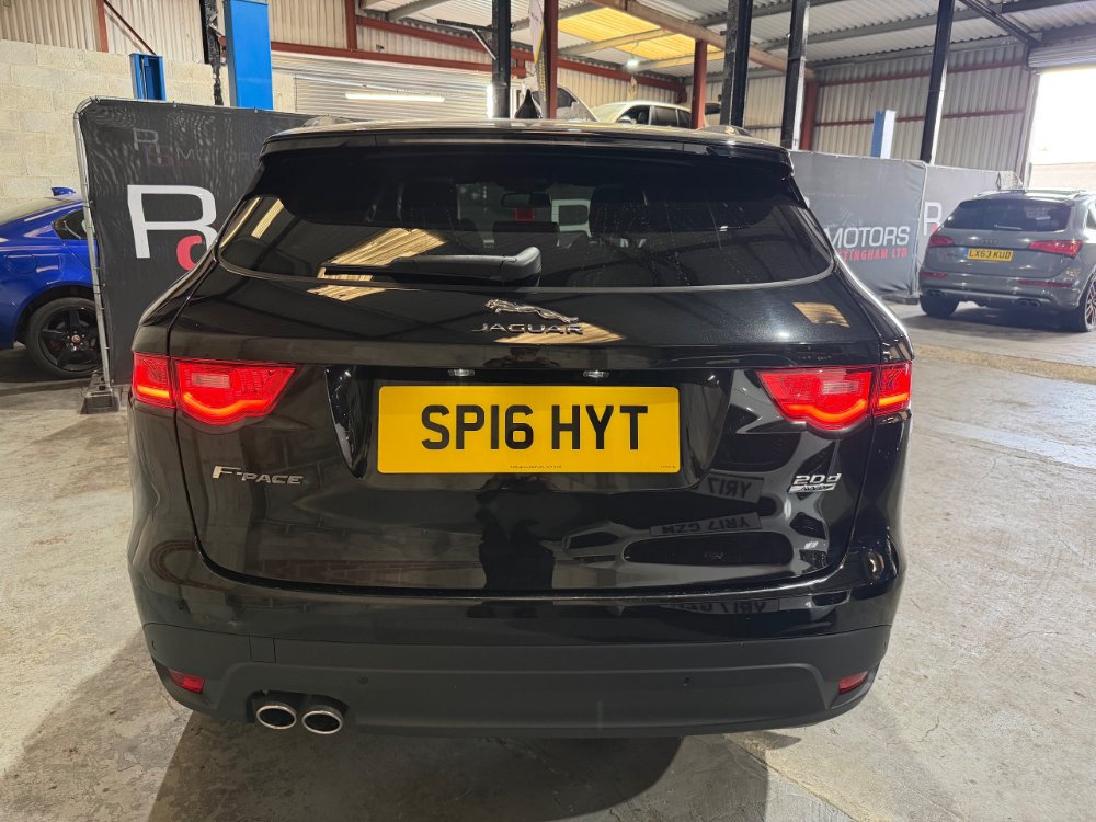 Jaguar F-Pace 2.0 D180 R-Sport SUV 5dr Diesel Auto AWD Euro 6 s/s 180 ps for sale in Nottingham