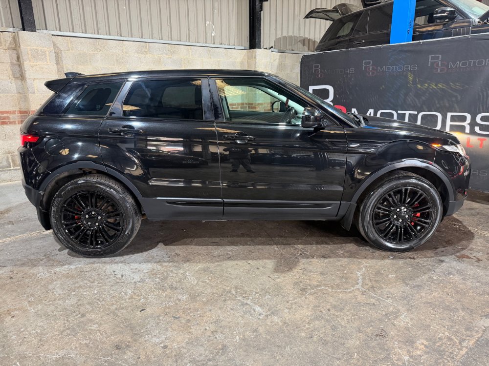 Black Land Rover Range Rover Evoque 2.0 TD4 SE Tech SUV 5dr Diesel Manual 4WD Euro 6 s/s 180 ps