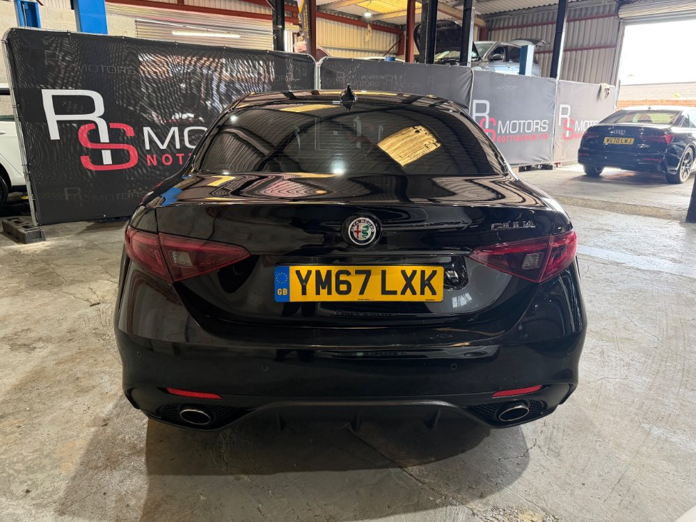Black 2018 Alfa Romeo Giulia 2.2 TD Speciale Saloon 4dr Diesel Auto Euro 6 s/s 180 ps in Nottingham