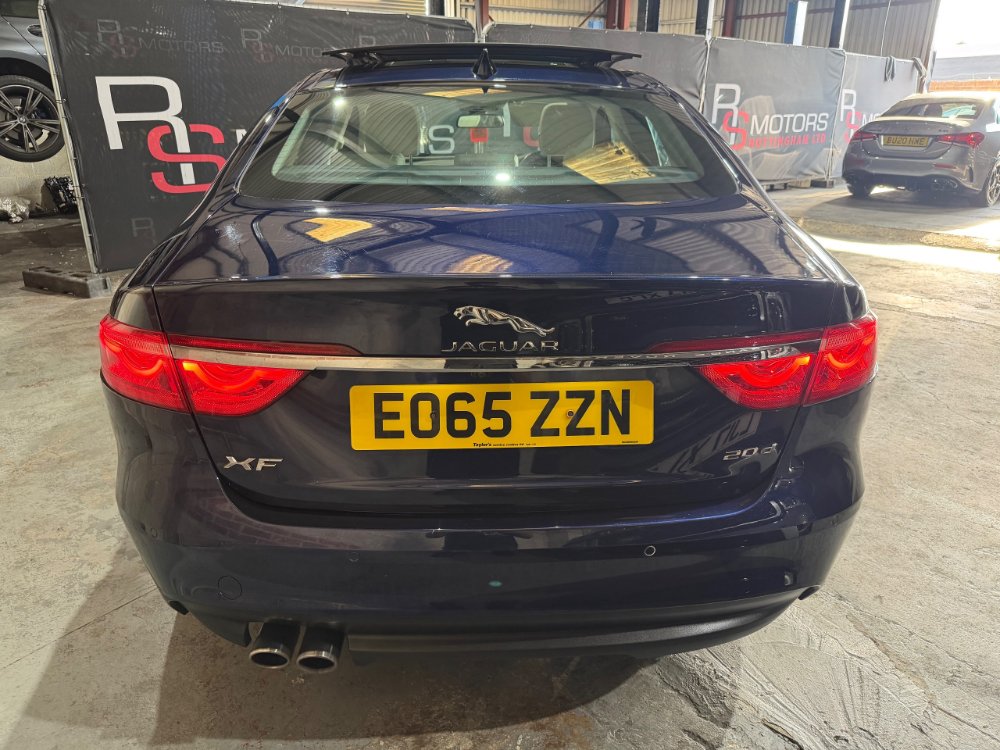 Blue 2015 Jaguar XF 2.0d Portfolio Saloon 4dr Diesel Auto Euro 6 s/s 180 ps in Nottingham