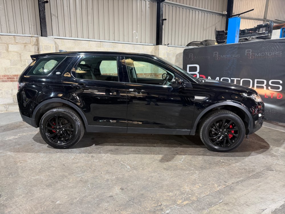Black Land Rover Discovery Sport 2.0 TD4 SE Tech SUV 5dr Diesel Auto 4WD Euro 6 s/s 180 ps