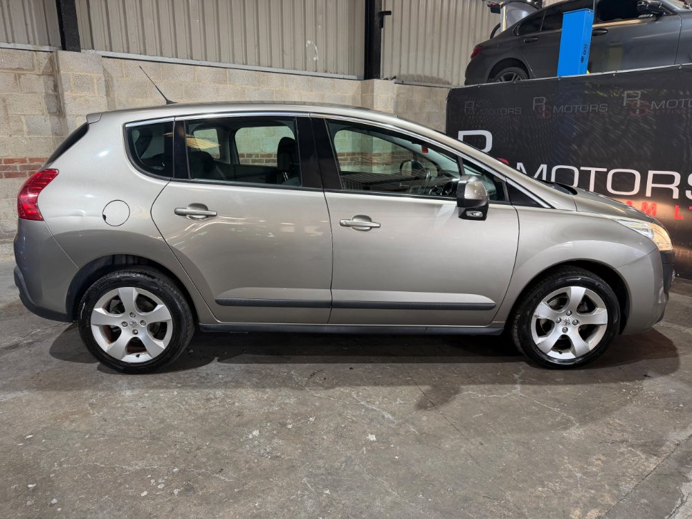 Grey Peugeot 3008 1.6 e-HDi Active SUV 5dr Diesel EGC Euro 5 s/s 112 ps