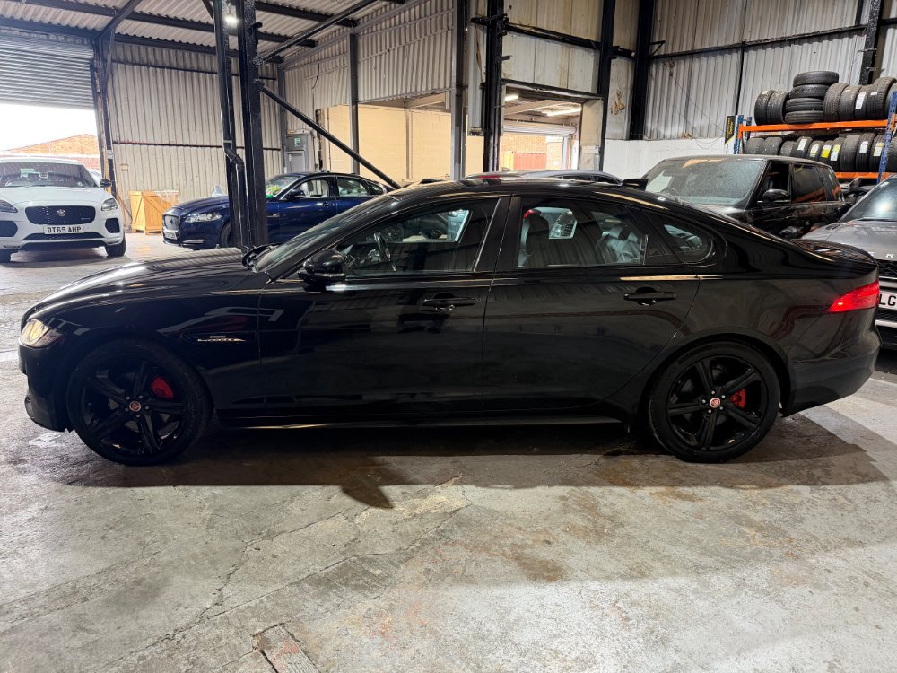 2016 Jaguar XF Saloon 2.0d R-Sport Saloon 4dr Diesel Auto Euro 6 s/s 180 ps