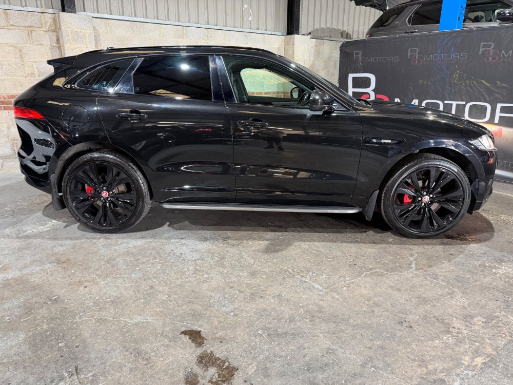 Black Jaguar F-Pace 2.0 D180 R-Sport SUV 5dr Diesel Auto AWD Euro 6 s/s 180 ps