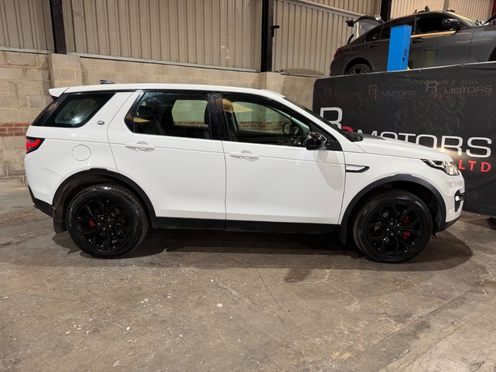 White Land Rover Discovery Sport 2.0 TD4 HSE SUV 5dr Diesel Auto 4WD Euro 6 s/s 180 ps