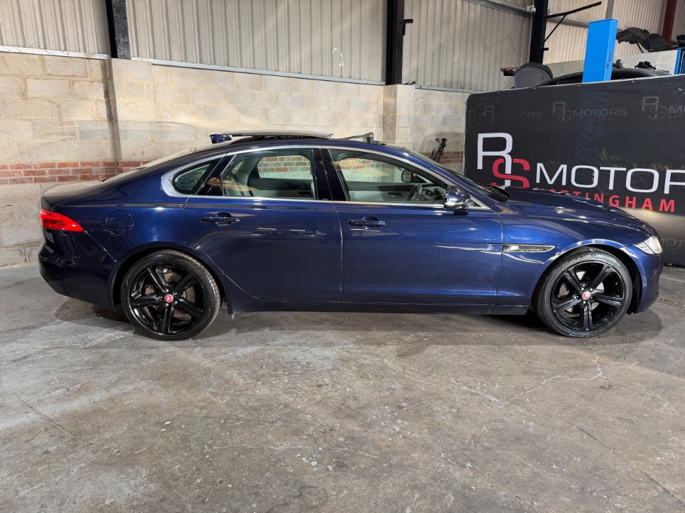 Blue Jaguar XF 2.0d Portfolio Saloon 4dr Diesel Auto Euro 6 s/s 180 ps