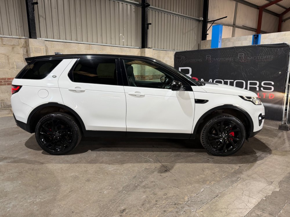 White Land Rover Discovery Sport 2.0 TD4 HSE Black SUV 5dr Diesel Auto 4WD Euro 6 s/s 180 ps